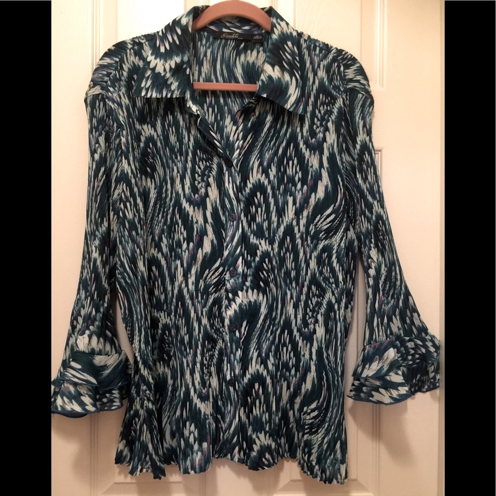 Gorgeous V-neck button Front Top ruffled sleeve 1X